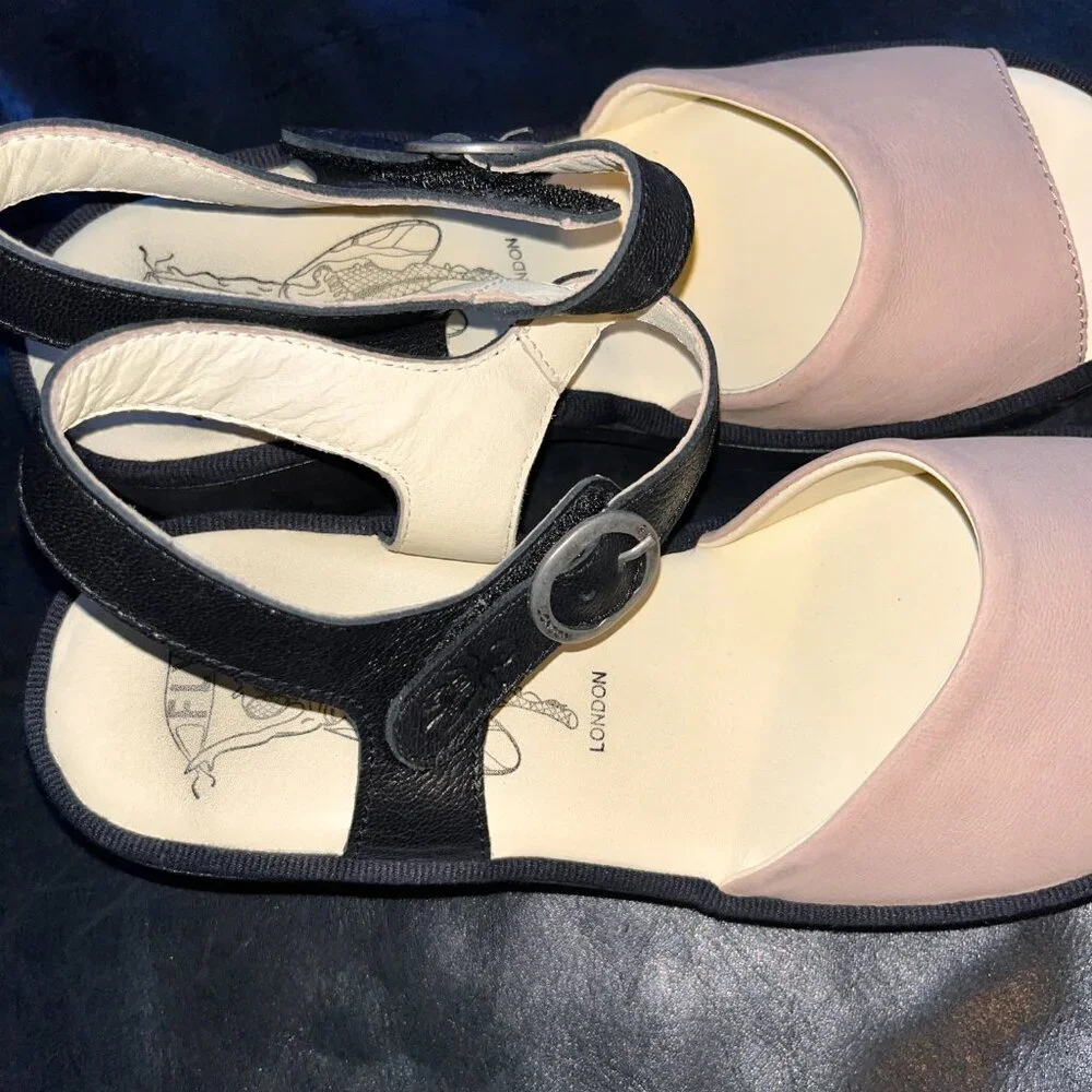 FLY LONDON TULL PLATFORM SANDALS in TAUPE/NUDE & BLACK - LIKE NEW - SIZE 39